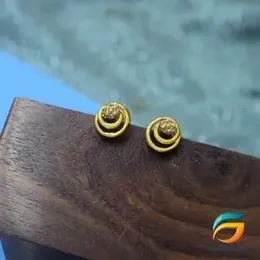 Gold Plated Earring Round Theme for Women Beautiful earring.