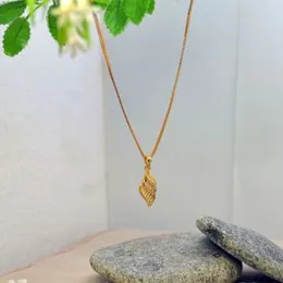 Gold plated 2mm Box Chain With Wavy Leaf White Stone Pendant-18 inch