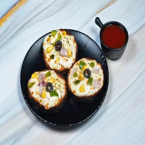 Veg Supreme Garlic Bread