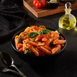 Chicken Red And White Sauce Pasta