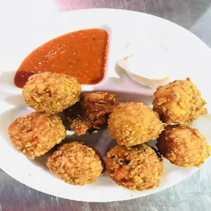 Chicken crunchy (kurkure) Momos [8 Pieces]