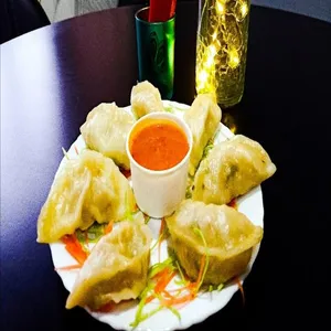 Paneer Steamed Momos [8 Pieces]
