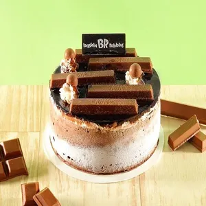 Kit Kat Chocolate Eggless Cake (500 gms)