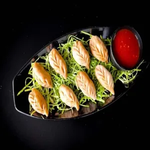 Veg Supreme Steamed Momos [8 Pieces]