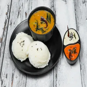 Idli [2 Pieces] with Sambhar