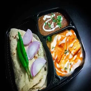 Shahi Paneer with Dal Makhani and 5 Ghar ki Roti