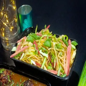 Fresh Veg Hakka Noodles [2 kg]