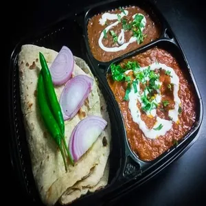 Kadai Paneer with Dal Makhani and 5 Ghar ki Roti
