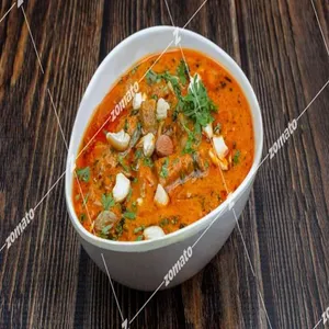 Kaju Khumb Curry
