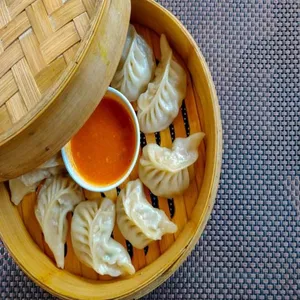 Chicken Steamed Momos [Jumbo, 8 Pieces]