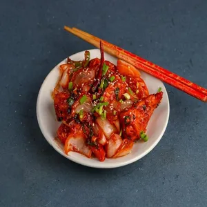 Veg Chilli Garlic Momos [Jumbo, 8 Pieces]