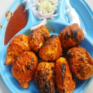Chicken Achari Tandoori Momos [Jumbo, 8 Pieces]
