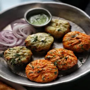 Veg Afghani Tandoori Momos [Jumbo, 8 Pieces]