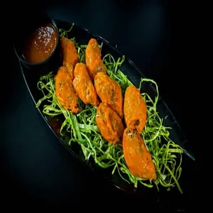 Tandoori Chicken Momos [8 Pieces]