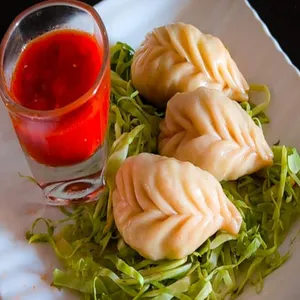 Veg Momos [2 Pieces]