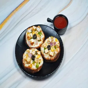 Paneer Tikka Garlic Bread