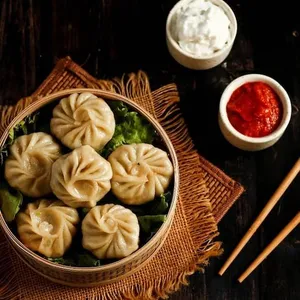 Mushroom Corn Momos (8 pc)
