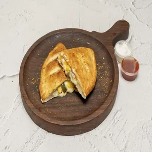 Stuffed Garlic Bread with Cheese Dip