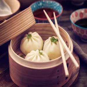 Veg Steamed Momos [Jumbo, 8 Pieces]