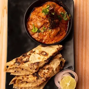 Kadhai Paneer with 2 Butter Naan