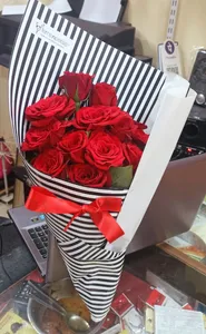 Roses red in Line Paper