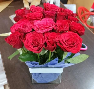 Red Roses Square Vas