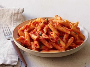 Red And White Sauce Pasta (1 Plate)