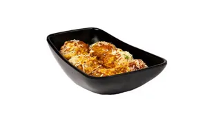 Cheese Melting Gravy Momos (6 Pcs)