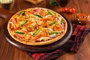Tandoori Paneer Pizza