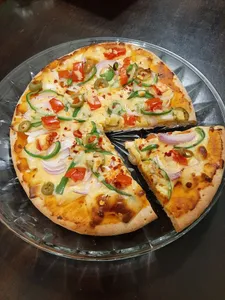Veggie Treat Pizza (Double Cheese)
