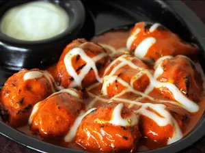 Makhani Momo