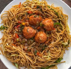 Chilli Garlic Noodles With Manchurian