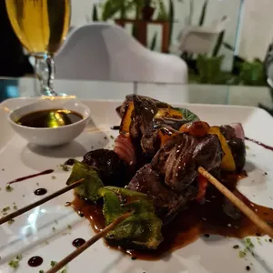 Brochets con papas noissete Sushi Zero