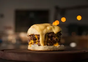 Hamburguesa triple ambiente