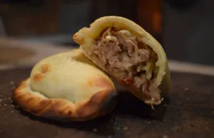 Empanada de Vacio y Provolone