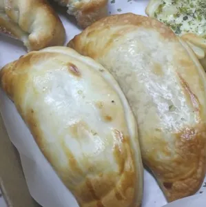 Empanada de Jamón y Queso