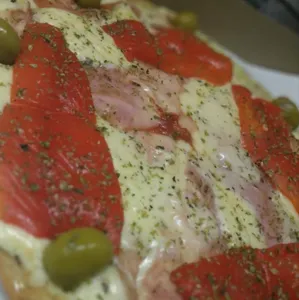 Pizza de Jamón y Morrón