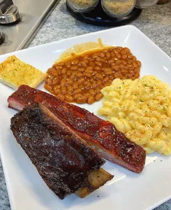 Pork ribs and mac-n-chesse