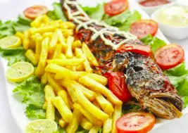 yam chips with fried fish