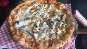 Buffalo Chicken Pizza (Medium Pie)