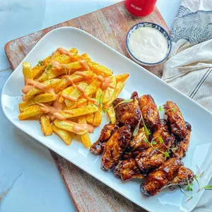 BBQ  chicken wings and chips