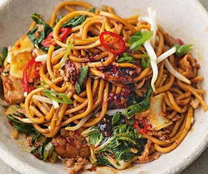 Malaysian Veggie Mee Goreng Noodles with Tofu