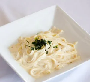 Alfredo Pasta (Lunch 12:00 - 4:00)