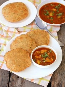 4 Bedmi Poori + Sabzi (gravy)