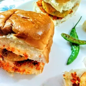 Butter Vada Pav