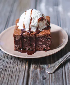 Classic Brownie with Icecream