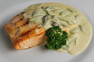 SALMONE IN SALSA D’ASPARAGI