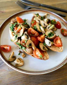 Bruschetta Tocino & Hongos