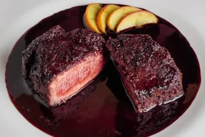 FILETTO IN SALSA DI VINO