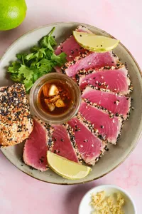 Atun con salsa ajonjoli